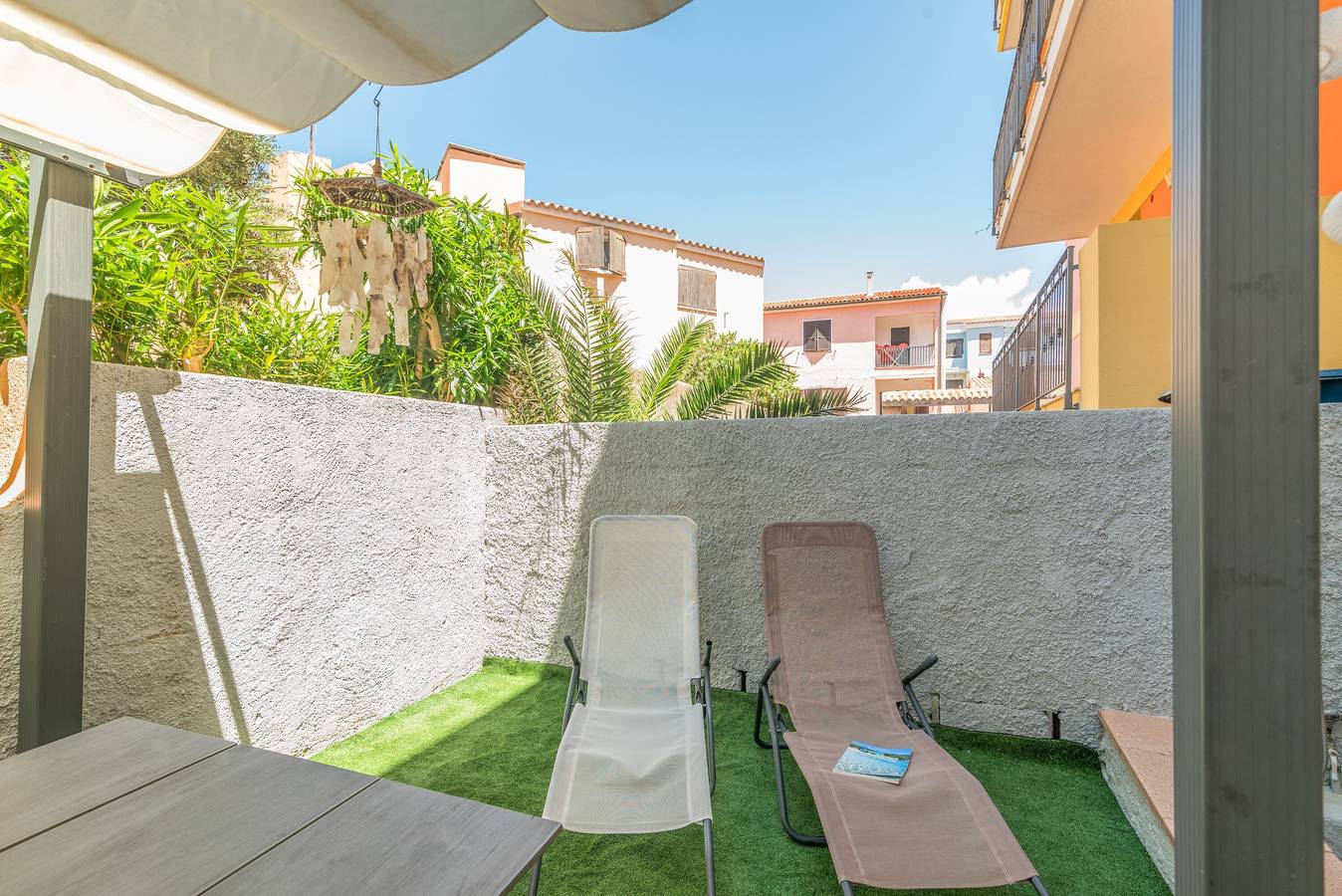Apartamento entero, Apartamento 'Loriana Seaside Home' con terraza privada, jardín y aire acondicionado in Santa Teresa di Gallura, Santa Teresa Gallura (Municipality)