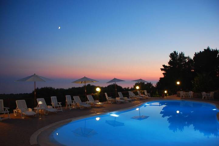 Hotel voor 6 personen, with zwembad and terras as well as tuin in Cilento