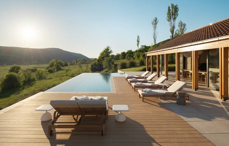 Villa for 18 personer, hage og sauna i tillegg til jacuzzi og terrasse i Split-Dalmatia