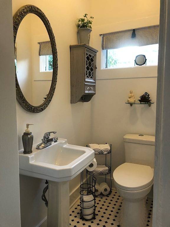 Heritage Home In The Heart Of Nelson in Nelson, Whitewater Ski Resort