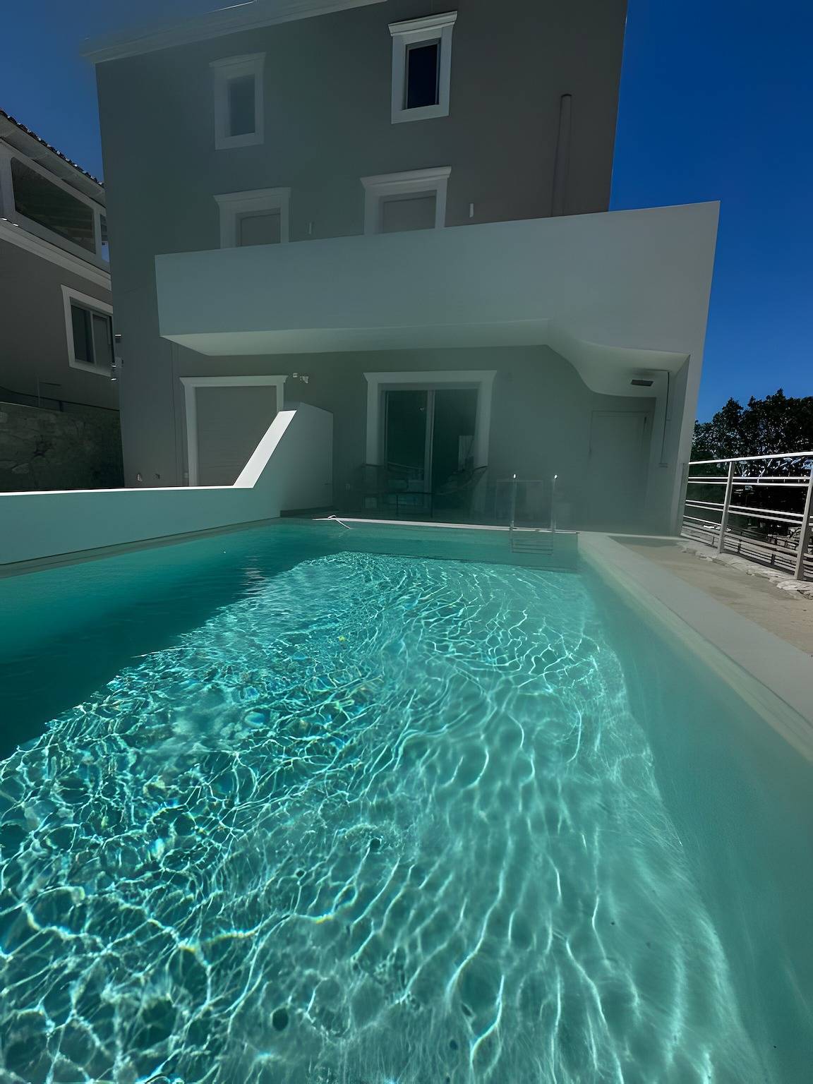 Appartement entier, Appartement « White Shale Lux Suite » avec balcon et Wi-Fi in Leucade Ville, Grèce