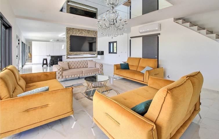 Appartement de 200 m² avec parking, piscine et jardin près du Rhône in Pont-Saint-Esprit, Région de Nîmes