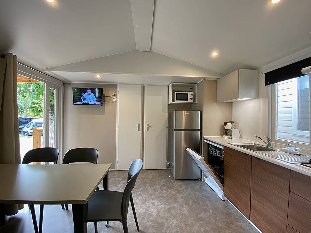 Ferienanlage Serenella Mobilehome Gabbiano für 8 Personen in Bardolino, Gardasee-Berge