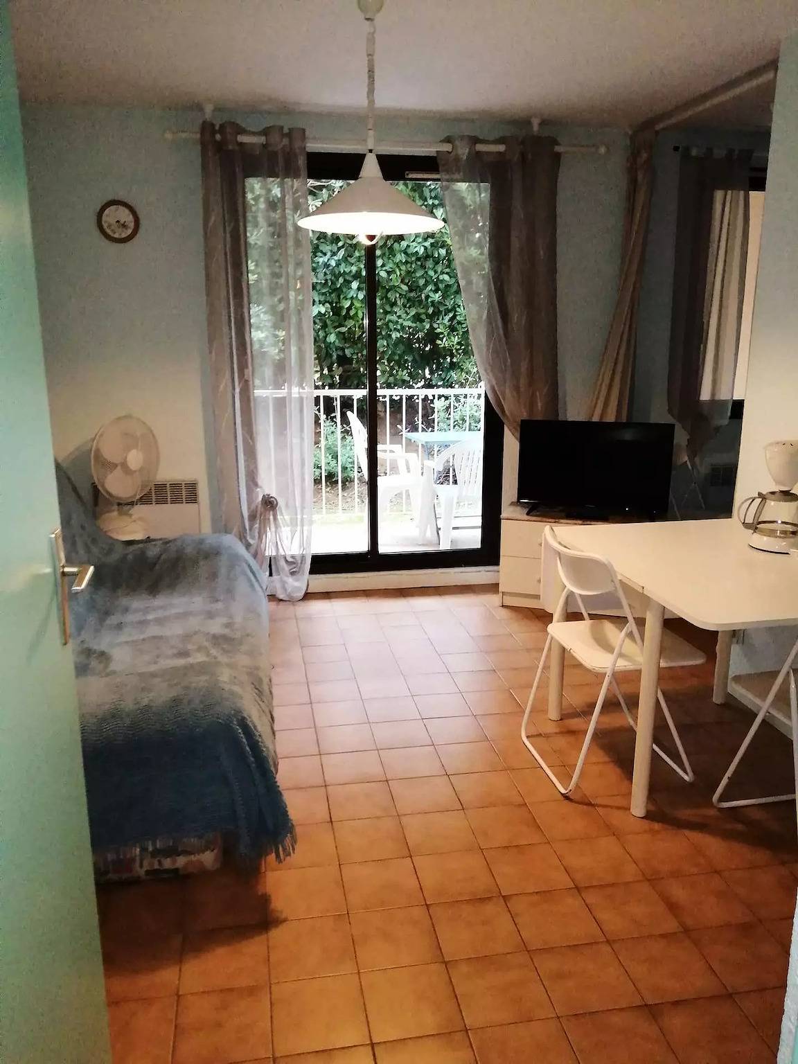 Appartement entier, Joli T2 front de mer dans domaine avec piscine et tennis in La Coudoulière, Six-Fours-les-Plages
