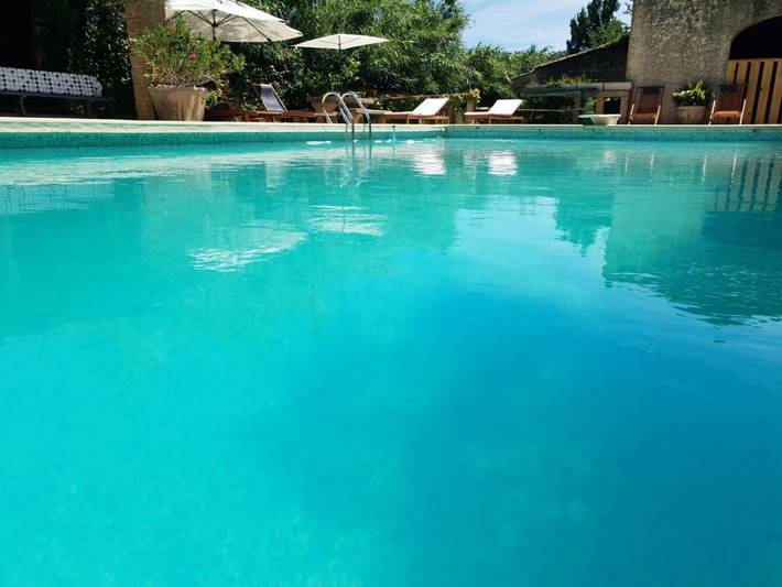 Location de vacances pour 12 personnes, avec vue ainsi que piscine et jardin à Sernhac - 4