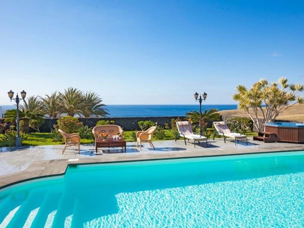 Elegante Villa mit Meerblick - 6 Pers. in Puerto Calero, Yaiza