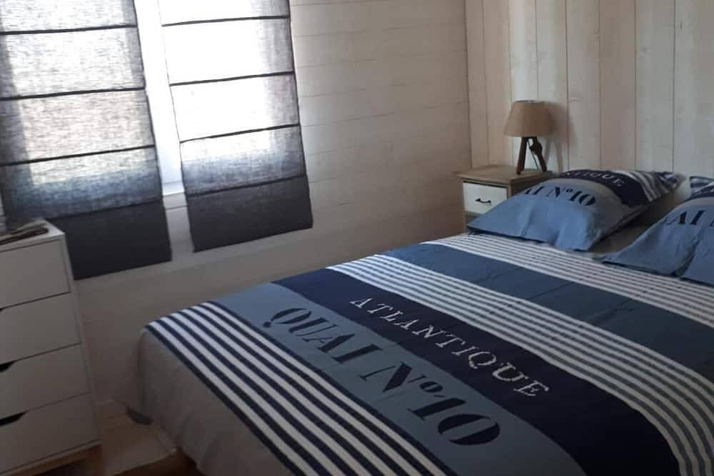 Beautiful Chalet with sea view in Plage des Chalets, Gruissan