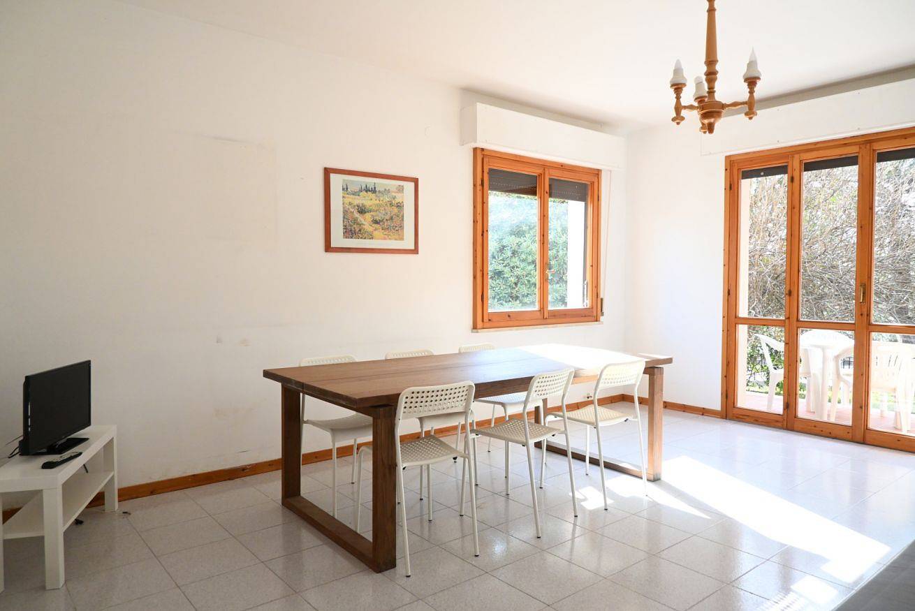 Appartamento intero, S077 - Sirolo, trilocale con giardino in centro in Sirolo, Riviera del Conero