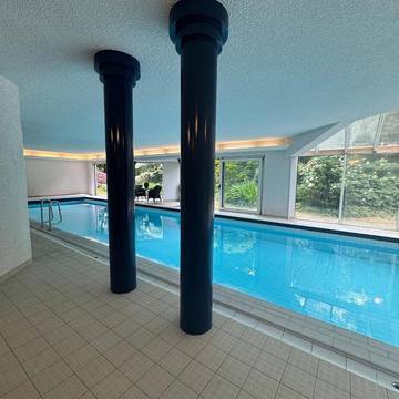 Gîte pour 2 personnes, avec piscine et jardin ainsi que sauna et vue à Lasne