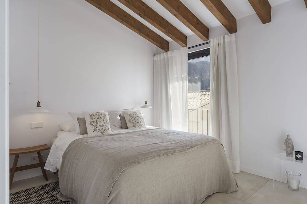 Exclusiva villa de piedra de diseño con vistas a las montañas in L'Horta, Sóller