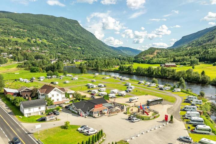 Camping for 4 personer, Terrasse og Badebasseng i tillegg til Sauna og Utsikt i Viken