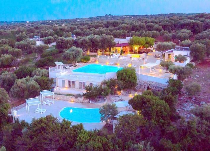 Hôtel pour 4 personnes, avec Balcon et Jacuzzi ainsi que Terrasse et Jardin