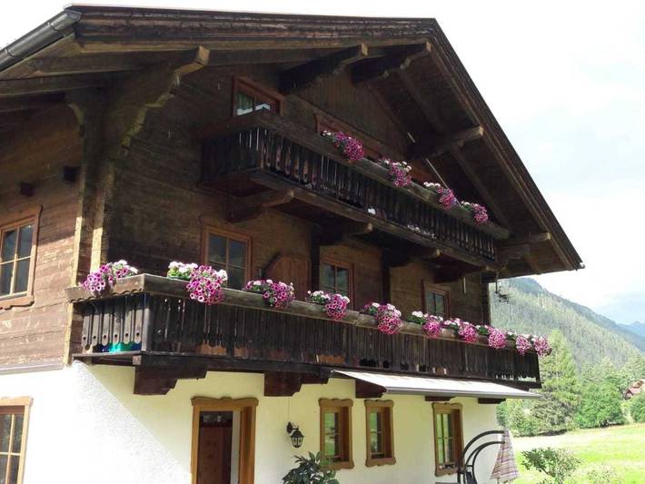 Ferienwohnung für 4 Personen, mit Garten und Ausblick sowie Balkon, kinderfreundlich in Sankt Jakob in Defereggen