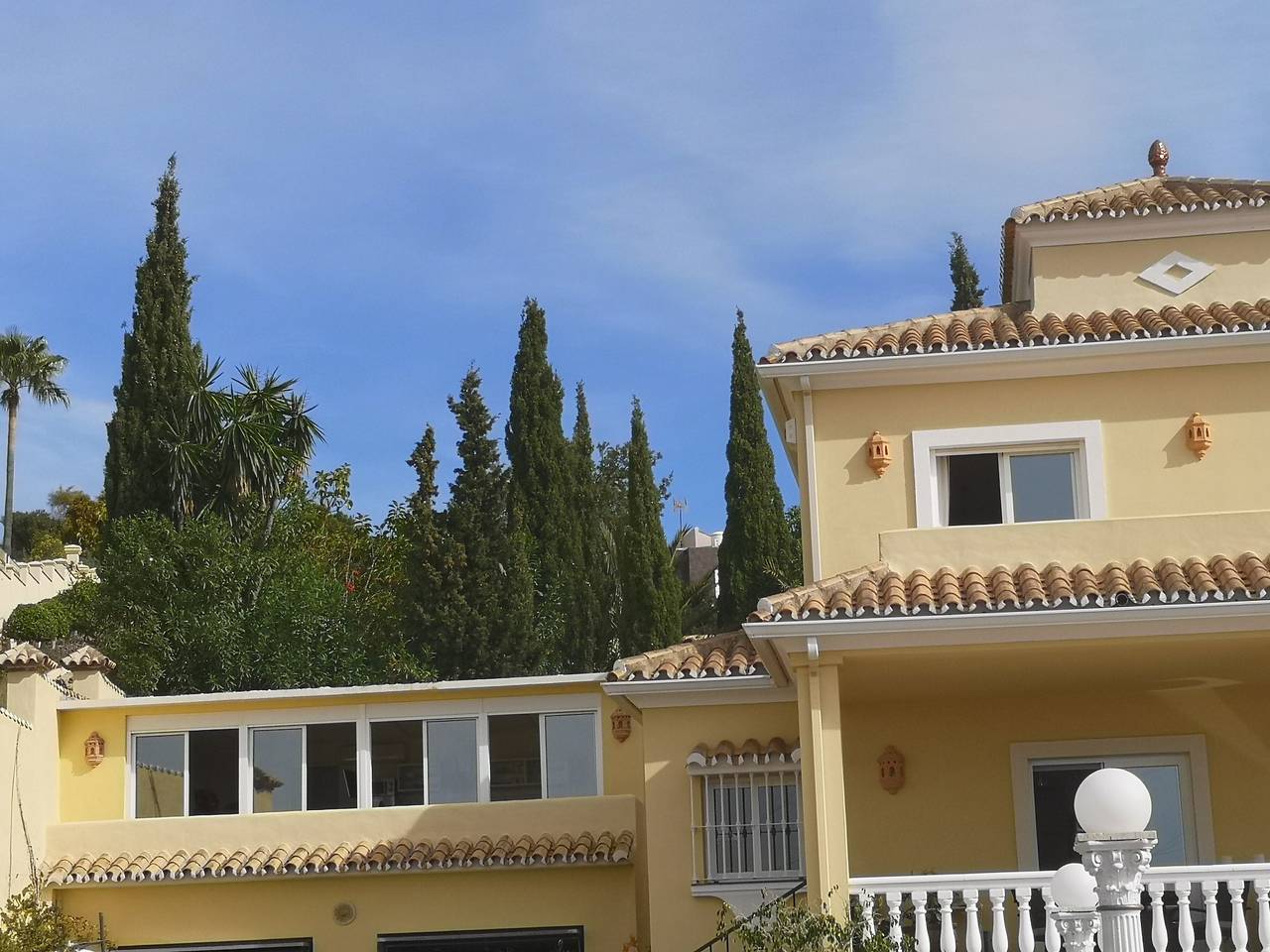 Entire studio, Studio Apartment "Roca Penthouse" with Sea View, Shared Pool & Wi-Fi in Estepona, Costa del Sol