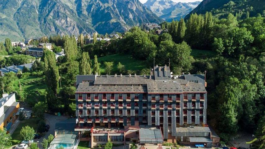 Hôtel pour 3 personnes, avec sauna et piscine ainsi que jardin et vue