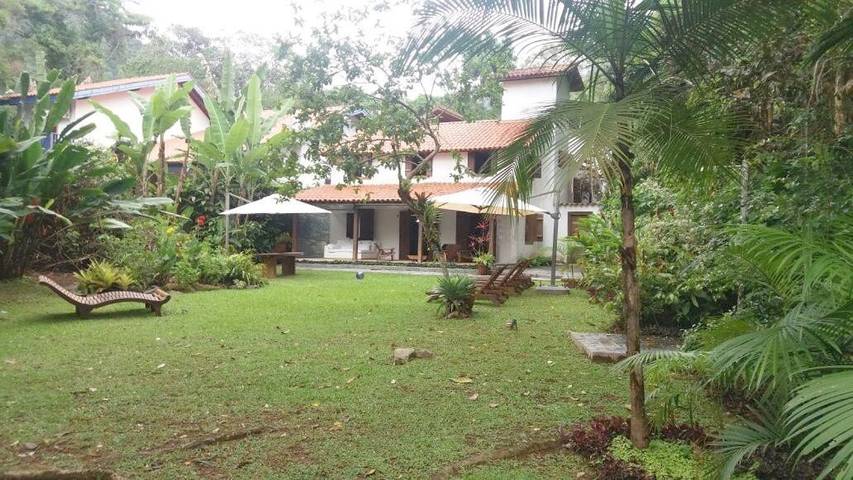 Casas e apartamentos de temporada para 11 pessoas, com jardim e vista em Ubatuba