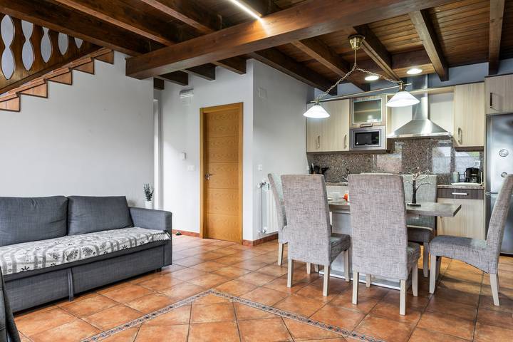 Casa rural 'La Picarota' con vistas a la montaña, piscina y jardín in Pajares, Lena