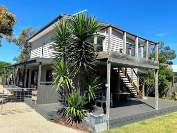 Holiday Home for 11 People in Barwon Heads, Bellarine, Photo 2