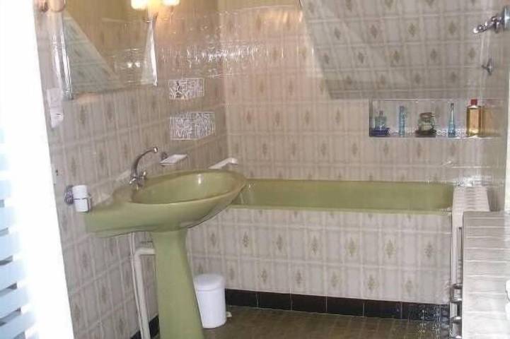 Gîte pour 7 personnes, avec terrasse ainsi que piscine et jardin, animaux acceptés à Lamothe-Fénelon - 4