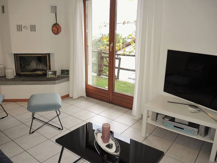 Holiday paradise for the whole family with a beautiful view and a private outdoor pool in Medoscio, Cugnasco-Gerra