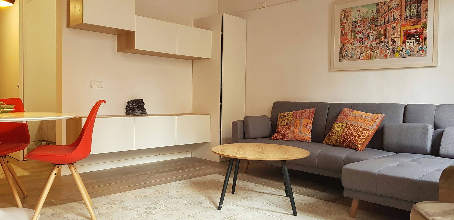 Entire apartment, S4.Mercat Sant Antoni - Central Location. Metro L2 in Barcelona Centre, Barcelona