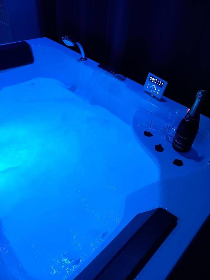 Location de vacances pour 2 personnes, avec jacuzzi et jardin dans Courgains