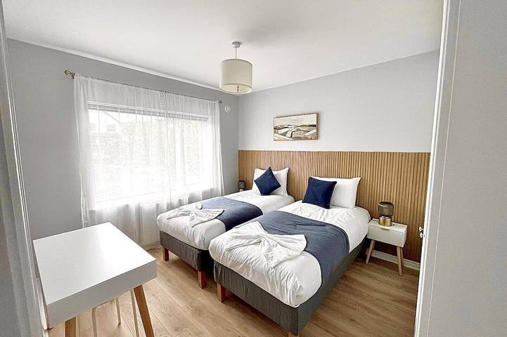 Entire apartment, Luxury By The Coast 6 in Galway, County Galway
