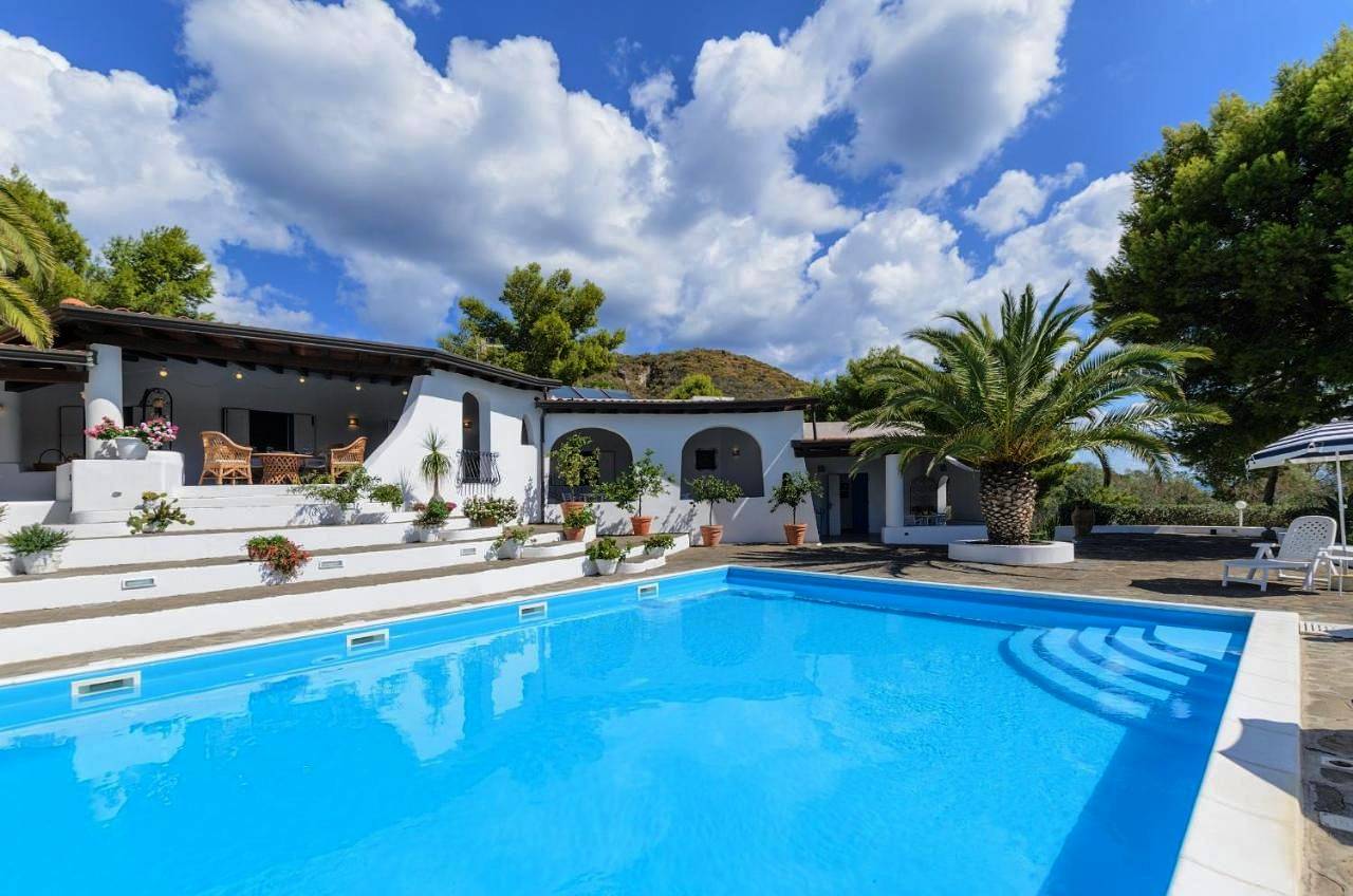 Villa with Private Pool in Vulcano