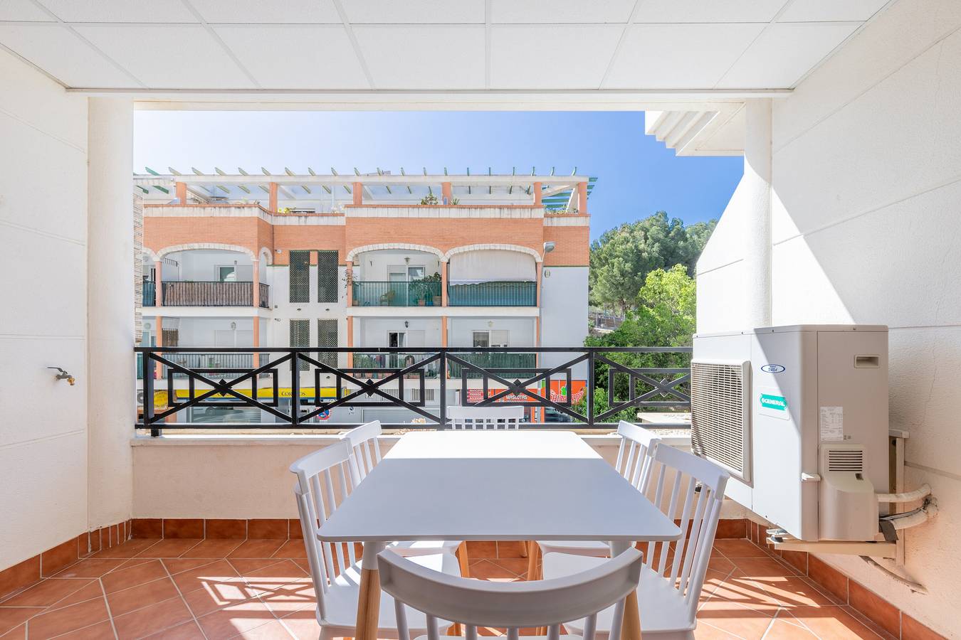 Hel lägenhet, Apartment "Avenida Masnou" close to the Sea with Shared Pool & Wi-Fi in La Manzanera, Calpe