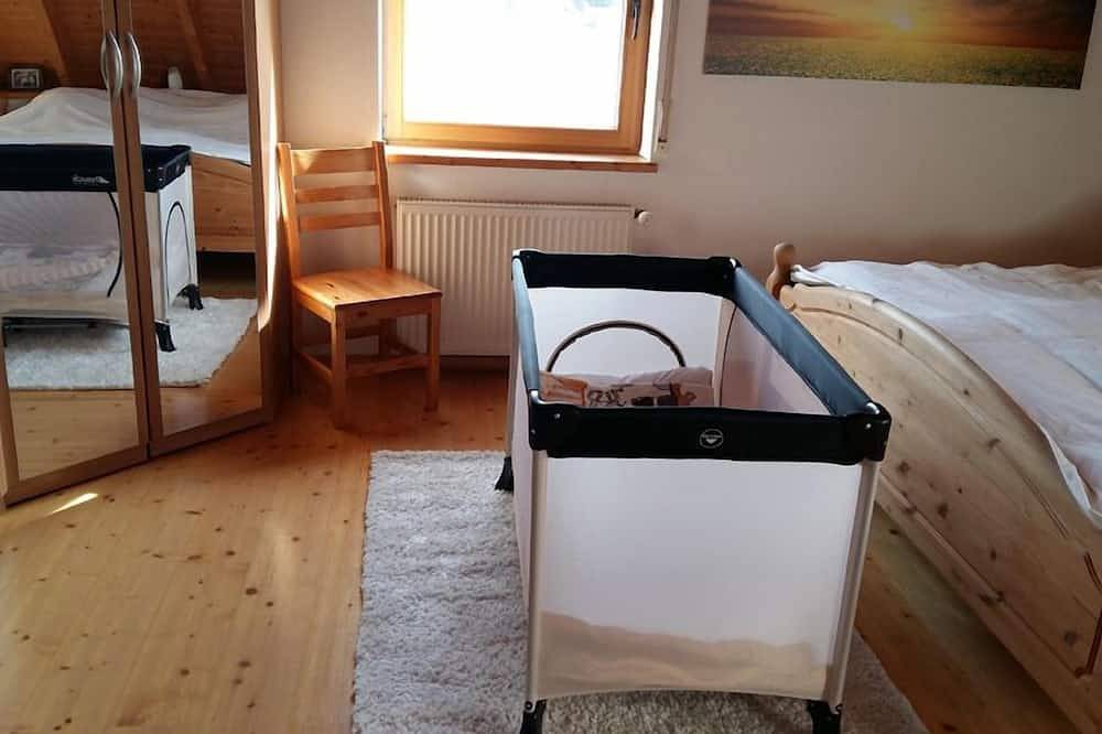 Ganze Wohnung, Gemütliche Ferienwohnung (92qm) mit Kaminofen und Balkon in Bürgstadt, Fränkisches Weinland