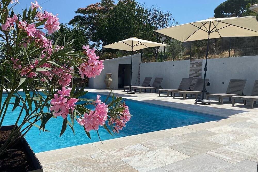 Appartamento intero, Appart T3 -01(étage1) en campagne, piscine, confort, (1Gl/2Plits) in Bastia, Capo Corso