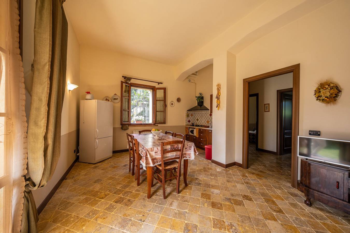 Entire apartment, Apartment 'Agriturismo Chianni - Trilocale 3' with Pool, Private Terrace and Wi-Fi in Chianni, Etruscan Coast