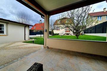Gîte pour 8 personnes, avec terrasse et jardin à Brunoy