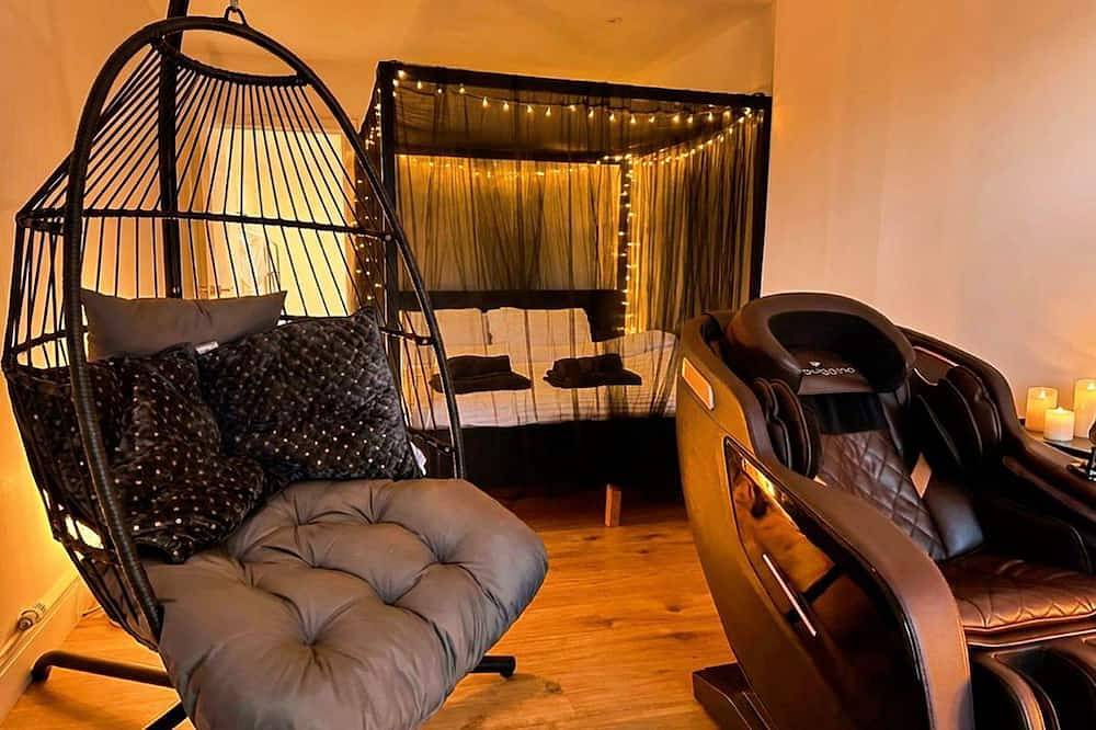 Ganze Wohnung, Luxury Luton Retreat 4 Poster bed+Jacuzzi bath+Massage chair+Luton Station in Luton, Chiltern Hills