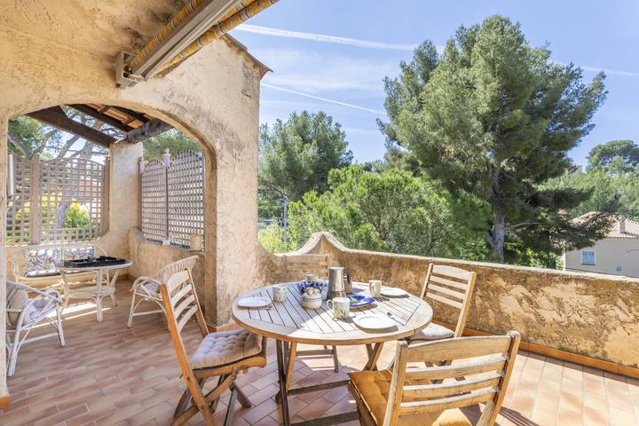 Ferienwohnung für 6 Personen, mit Balkon und Terrasse sowie Garten in Cassis