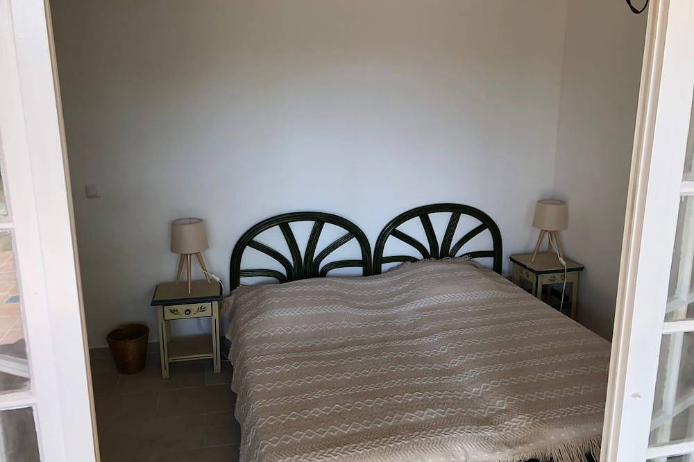 Ganze Wohnung, Farmhouse near beach in shade of umbrella pines with sea view in Gigaro, La Croix-Valmer