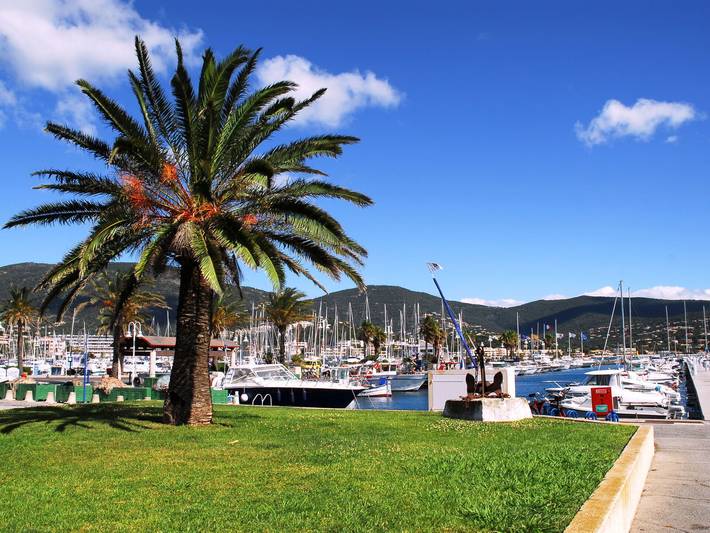 Gîte pour 2 personnes, avec terrasse dans Plage Des Tamaris Cavalaire Sur Mer - 4