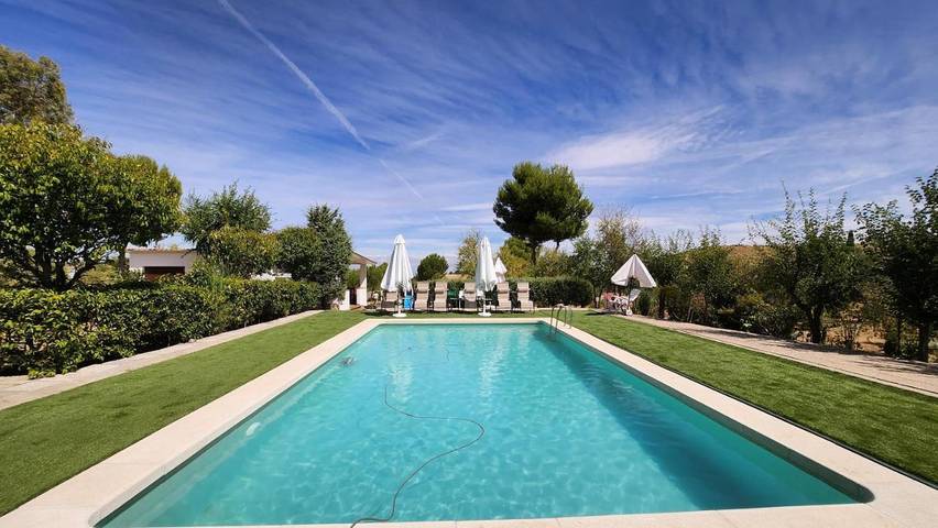 Casa rural para 8 personas, con piscina además de vistas y jardín, Se admiten mascotas en Toledo