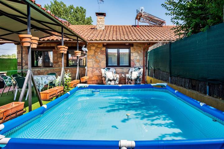 Casa rural con piscina para 5 personas, con jardín, Se admiten mascotas en Castilla y León