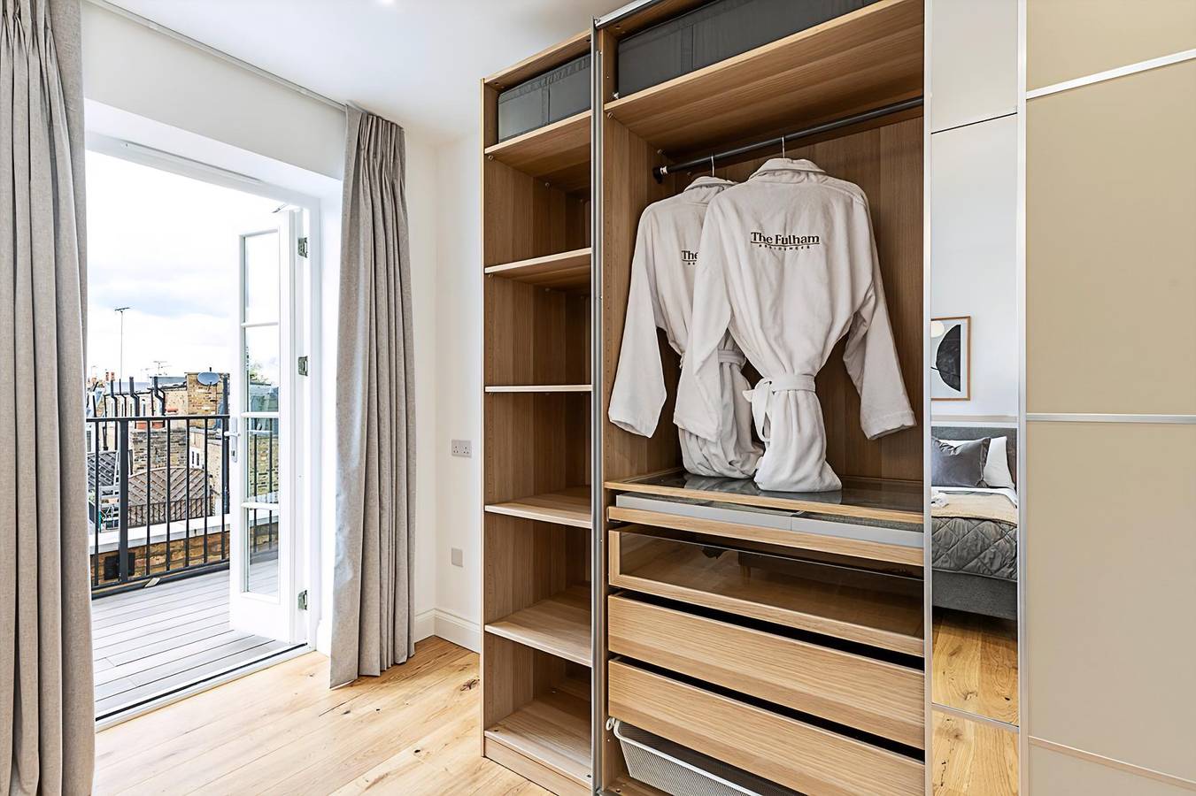 Appartamento intero, Light & Luxury Chelsea Apartment: Private Balcony! in Kensington e Chelsea, Londra