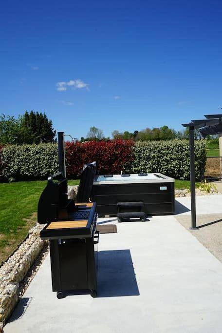 Location de vacances pour 12 personnes, avec jacuzzi ainsi que sauna et jardin, adapté aux familles à Le Boupère - 4