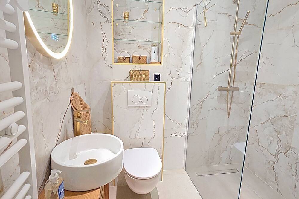 Entire apartment, 2 pieces Metro close code access in Asnières-sur-Seine, Hauts-de-Seine