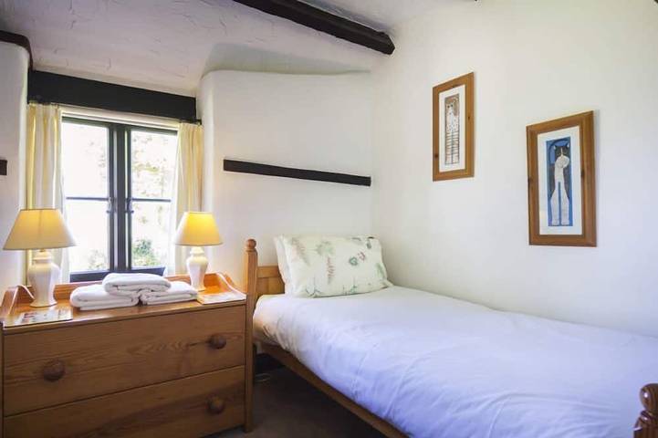 Charmant chalet de 2 chambres dans la belle campagne du Devon, une piscine intérieure et un sauna in Huntsham, Devon