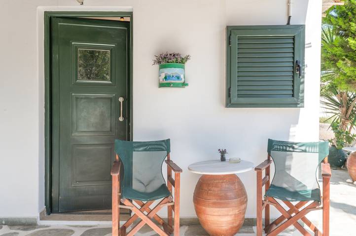 Entire studio, Studio Apartment 'Mouria B' with Sea View, Wi-Fi and Air Conditioning in Kythnos