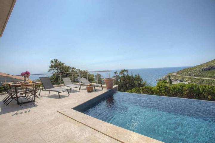 Location de vacances pour 8 personnes, avec terrasse à Pietracorbara