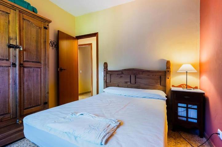 Casa rural para 10 personas, con piscina y terraza además de jardín y vistas, Se admiten mascotas en Constantina - 4