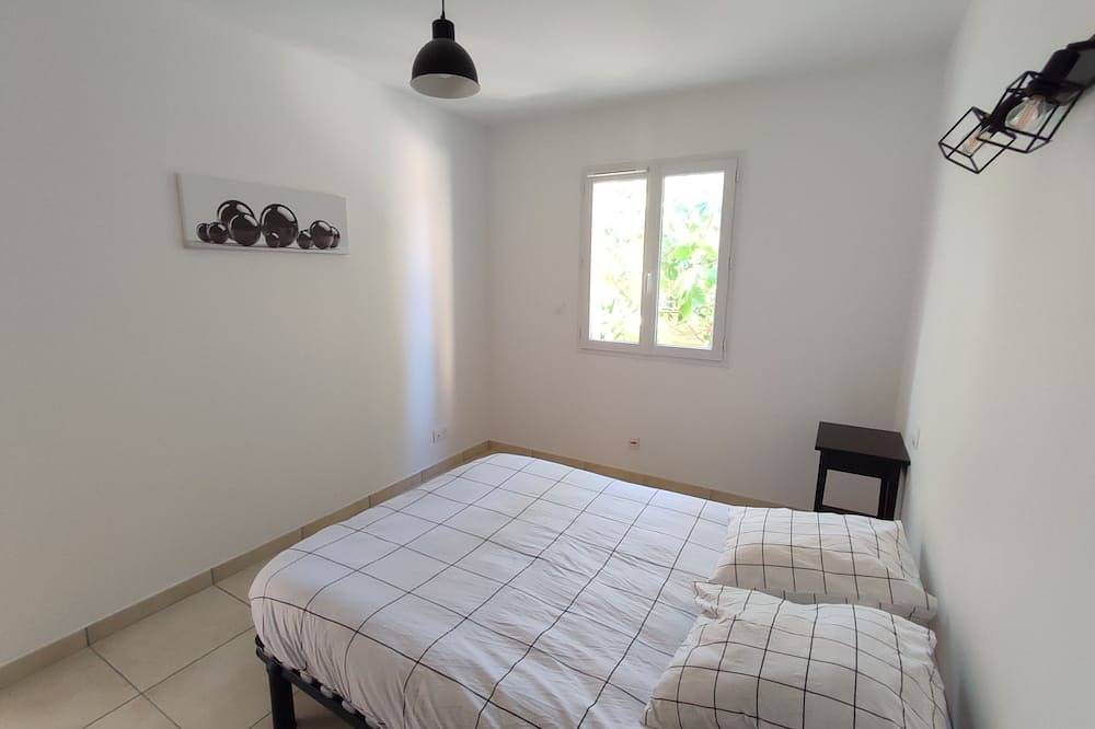 Villa en Provence avec piscine privée 10Km d'Avignon  Famille, soleil et détente in Sauveterre, Région de Nîmes