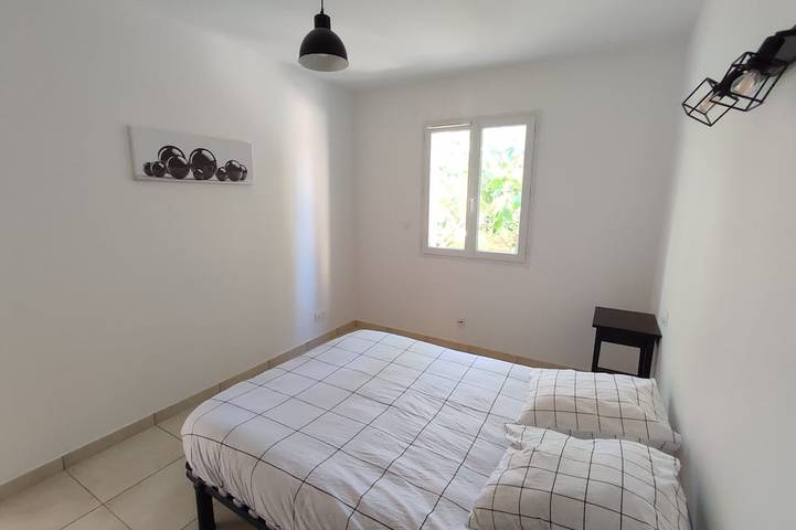 Location de vacances pour 7 personnes, avec terrasse et jardin à Sauveterre - 2