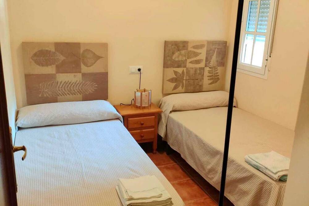 Apartamento entero, Apartamento cerca de la playa, con terraza y piscina (apta para mascotas) in Lepe, Costa de la Luz