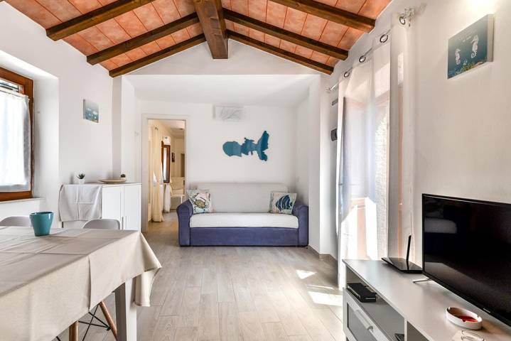 Appartamento casa vacanze 'Casa Arancio' con splendida vista sulle montagne e Wi-Fi in Campo nell'Elba, Arcipelago Toscano